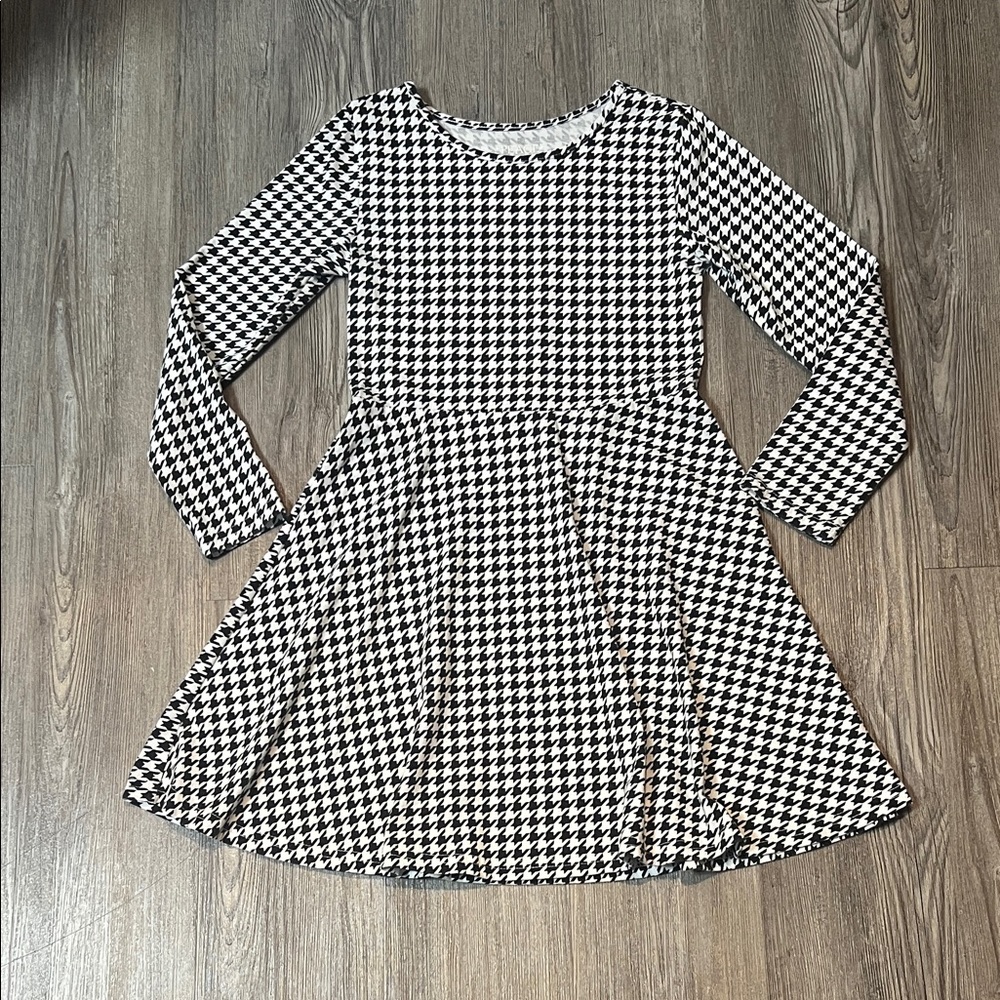 Black & White Dress- size 7-8